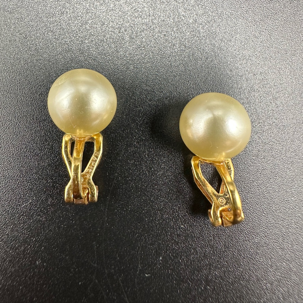Vintage Napier Gold Tone Faux Pearl Clip On Earrings 22$
